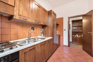 Fridge, microwave, oven, stovetop - Re Di Roma Vintage, Flat on the Metro Re di Roma (Roma)