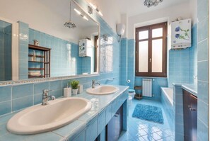 Assecador de cabells i bidet 
