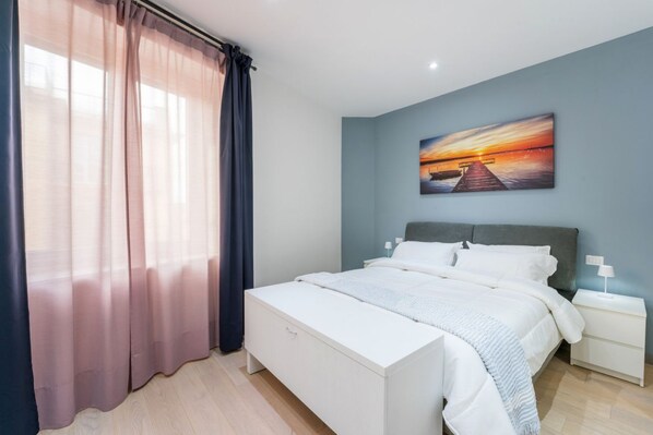 2 habitaciones, tabla de planchar con plancha, cuna de viaje y wifi 