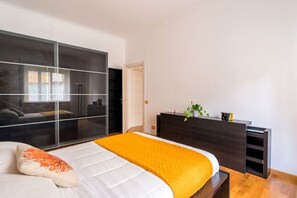 2 habitaciones, tabla de planchar con plancha, wifi y ropa de cama 