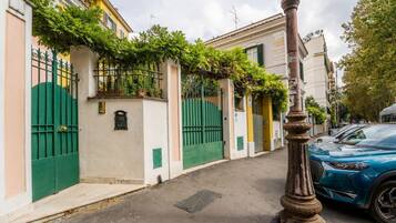 Enceinte de lâhĂ©bergement