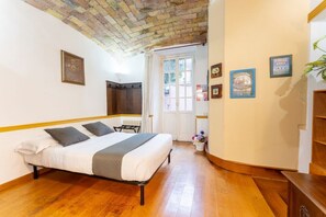 1 chambre, fer et planche à repasser, lit parapluie, Wi-Fi gratuit