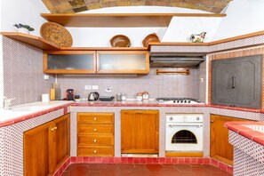 Fridge, microwave, oven, stovetop - The British Corner, Central Cozy Loft with Garden (Roma)