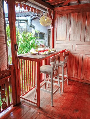 Outdoor dining - Romantic Gateaway with Free Floating Breakfast (Bali)