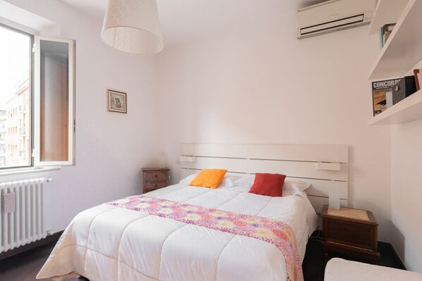 1 chambre, fer et planche à repasser, Wi-Fi, literie fournie