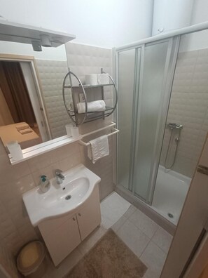 Room, 3 Bedrooms, Smoking, Balcony | Bathroom - Room-maria Apartments Zaton - Apartment (Sibenik)