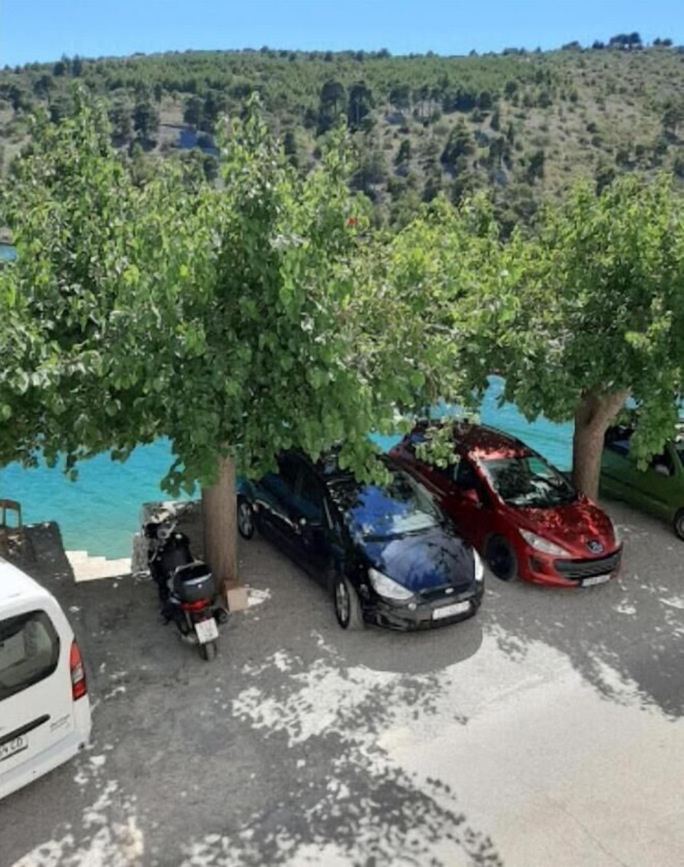 Zimmer, 3 Schlafzimmer, Raucher, Balkon | Unterkunftsgelände