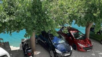 Zimmer, 3 Schlafzimmer, Raucher, Balkon | Unterkunftsgelände