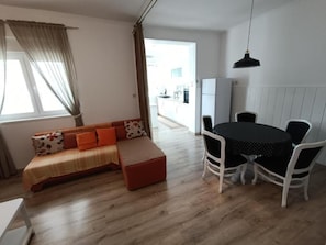 Værelse - 2 soveværelser - ryger - balkon | Stue