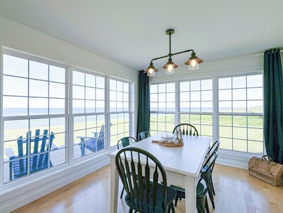 Charming 4BR, 2.5BA waterfront cottage in Eastern PEI - ideal summer getaway!