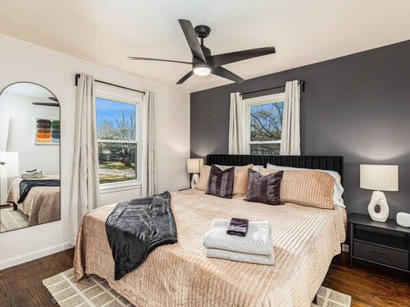 4 bedrooms, desk, iron/ironing board, travel crib