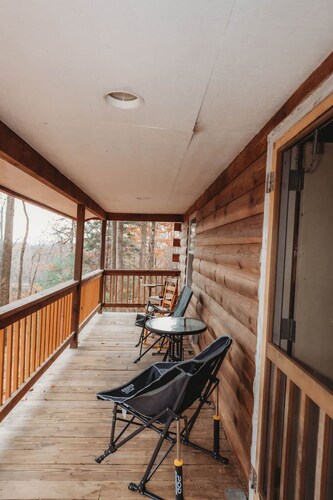 Forest Cabin Minutes from Stone Mountain, NC