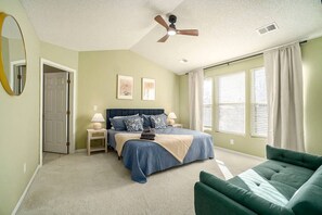 4 bedrooms, desk, iron/ironing board, travel cot - KC Oasis: Pool, Hot Tub, Sauna (Olathe)