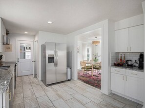 Microwave, stovetop, dishwasher, coffee/tea maker