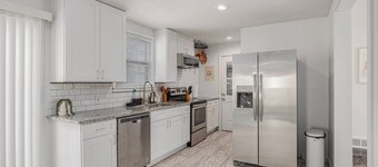 Tropical Hideaway: Hot Tub, Pool, Remodeled in PV