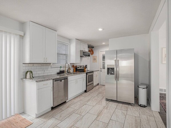 Microwave, stovetop, dishwasher, coffee/tea maker