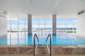 Una piscina techada
