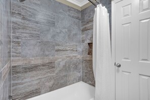 Douche, serviettes fournies