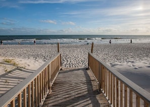 On the beach - Surfside Shores 1302 by Liquid Life (Gulf Shores)