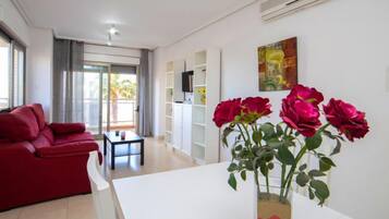House, 2 Bedrooms, Terrace | Living area