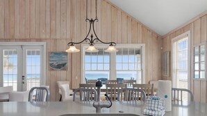 Hus, flere senger, adgang til basseng, havutsikt (4244 E Co Hwy 30A) | Spiseområde