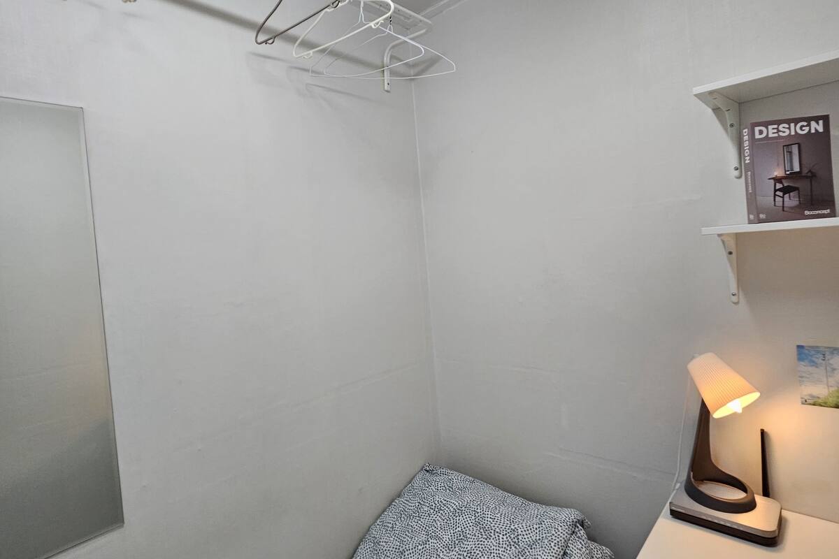 Deluxe Room, Women only, Non Smoking, Shared Bathroom(320)(Self check-In Hotel,Please contact HOTEL) | 免費 Wi-Fi、床單
