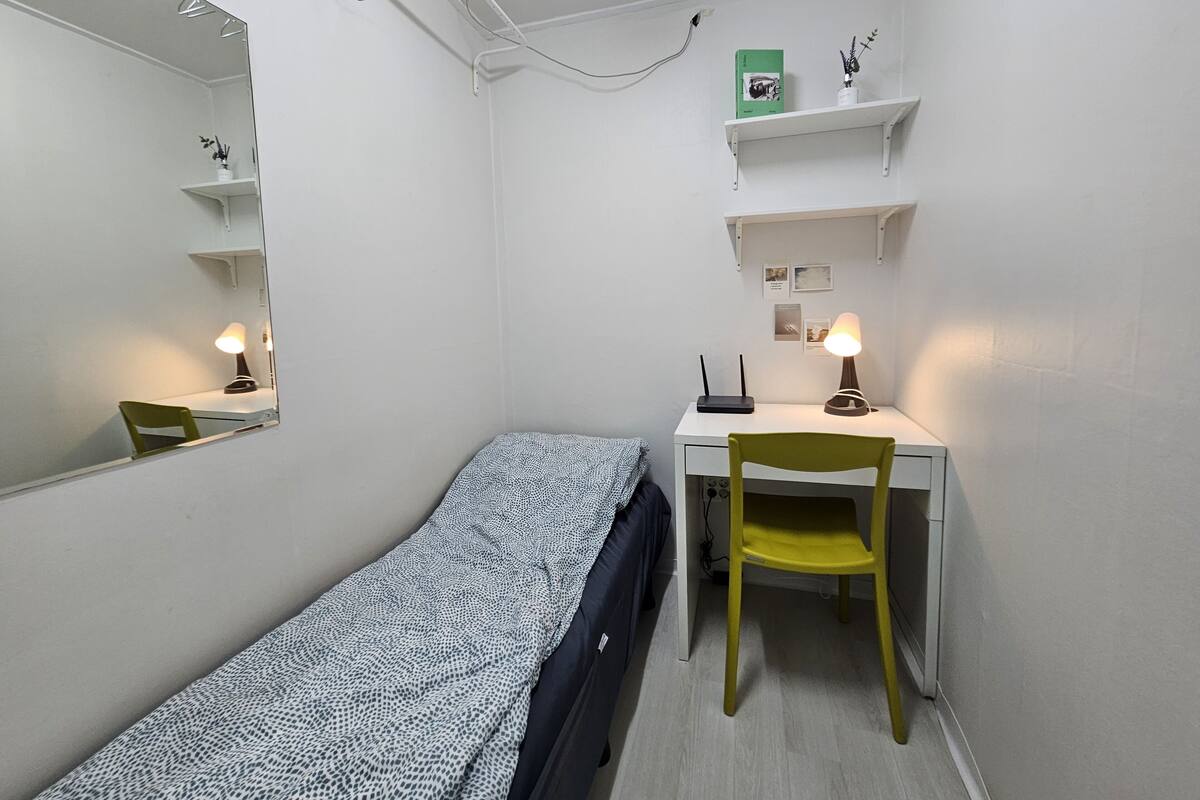 Deluxe Room, Women only, Non Smoking, Shared Bathroom(321)(Self check-In Hotel,Please contact HOTEL) | 免費 Wi-Fi、床單