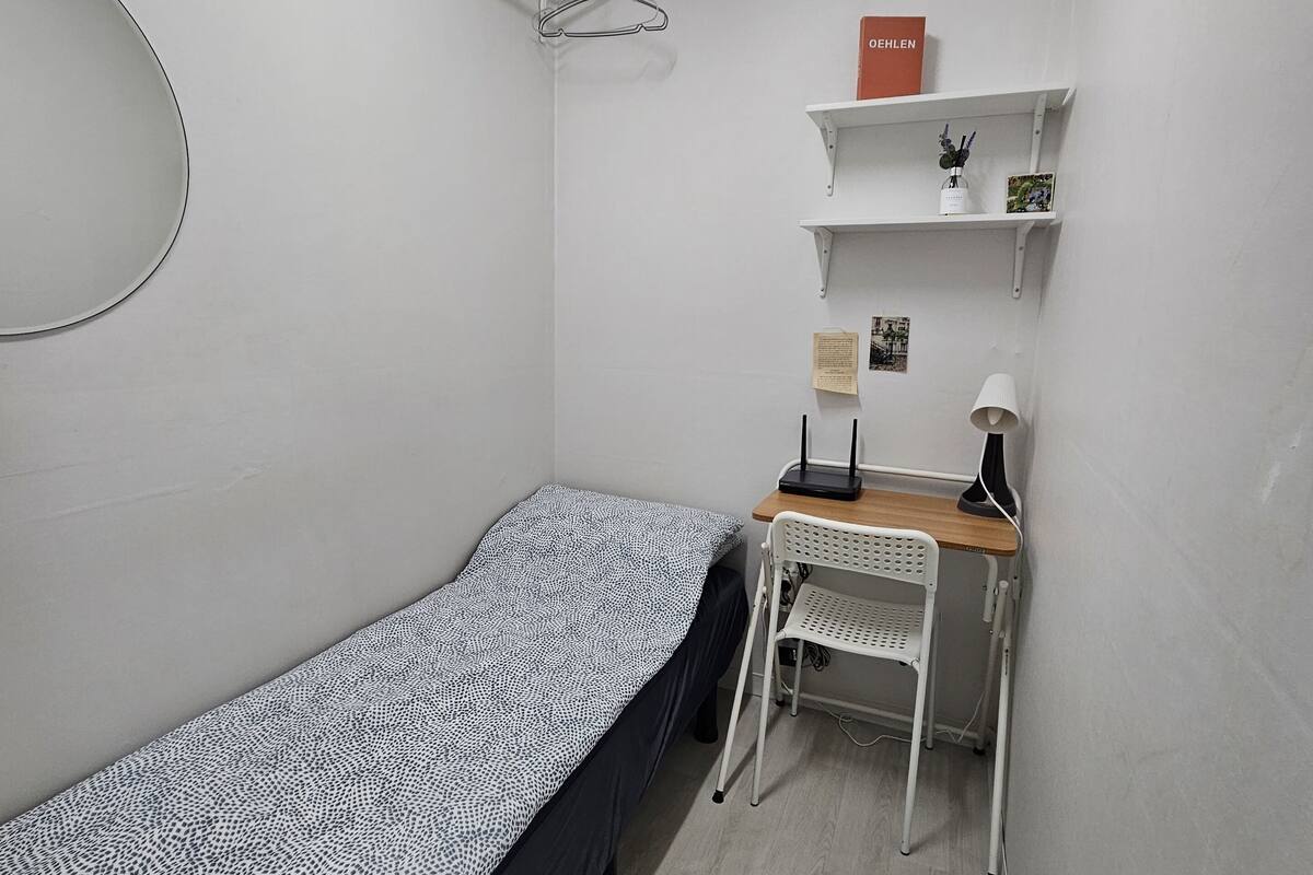 Deluxe Room, Women only, Non Smoking, Shared Bathroom(414)(Self check-In Hotel,Please contact HOTEL) | 免費 Wi-Fi、床單