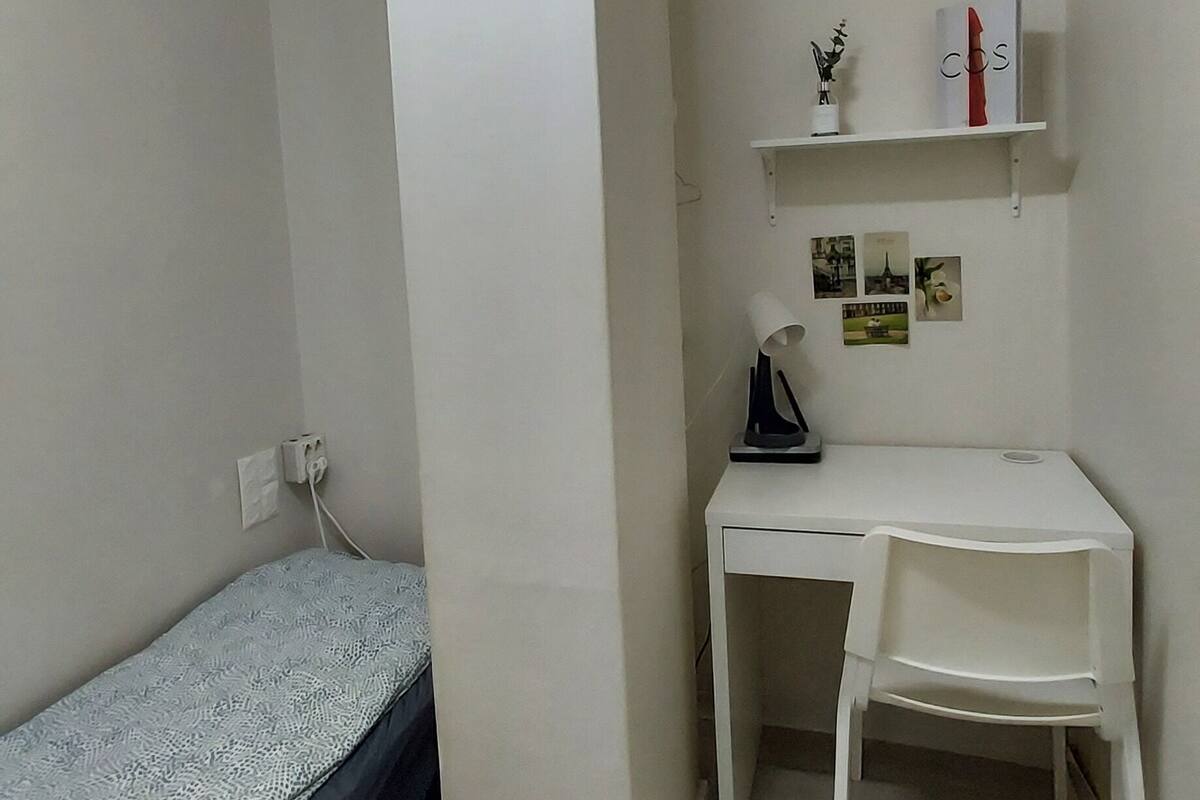 Deluxe Room, Women only, Non Smoking, Shared Bathroom(314)(Self check-In Hotel,Please contact HOTEL) | 免費 Wi-Fi、床單