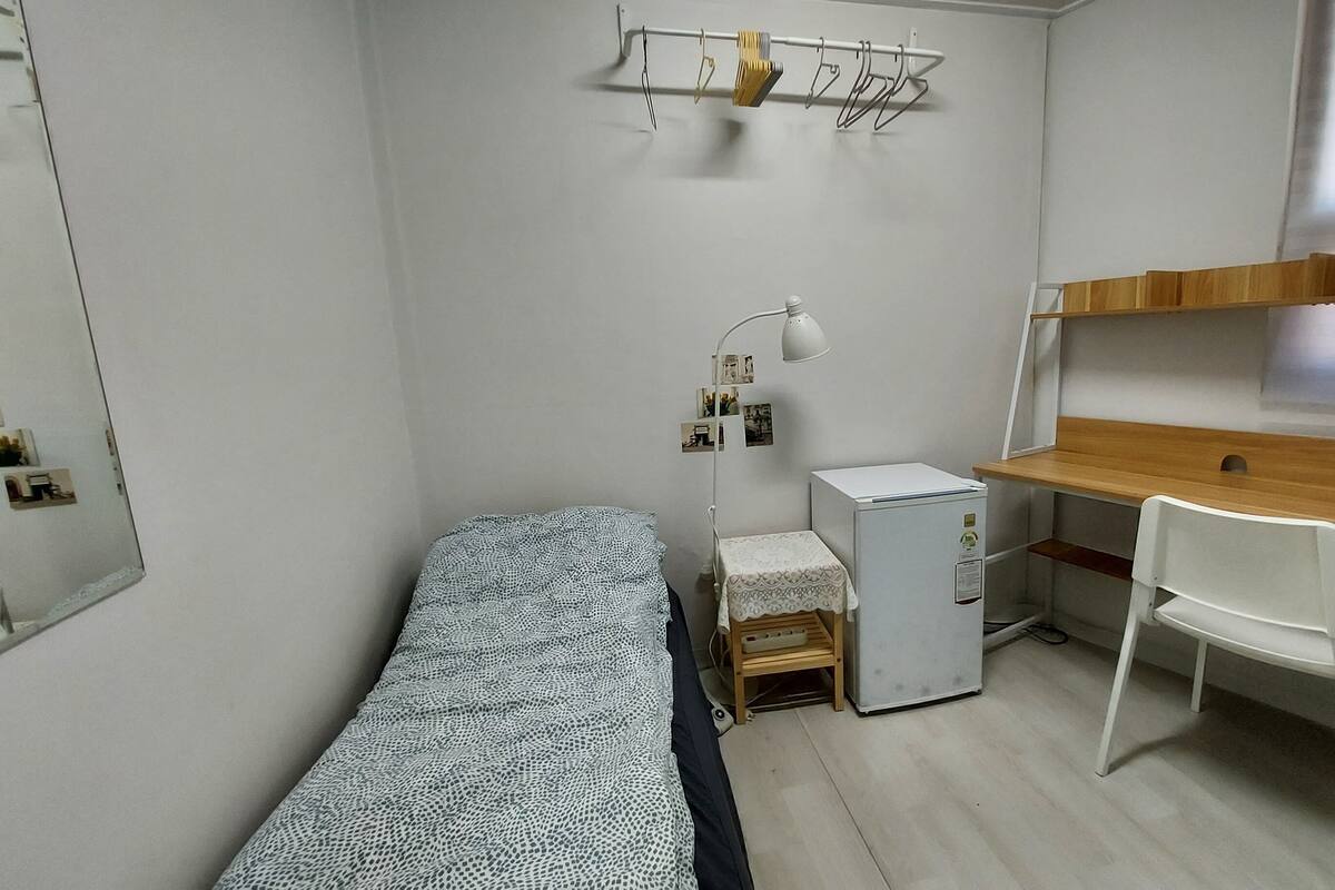 Deluxe Room, Women only, Non Smoking, Shared Bathroom(313)(Self check-In Hotel,Please contact HOTEL) | 免費 Wi-Fi、床單