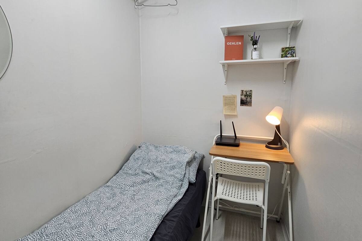 Deluxe Room, Women only, Non Smoking, Shared Bathroom(415)(Self check-In Hotel,Please contact HOTEL) | 免費 Wi-Fi、床單
