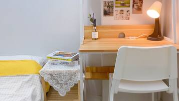 Deluxe Room, Women only, Non Smoking, Shared Bathroom(305)(Self check-In Hotel,Please contact HOTEL)