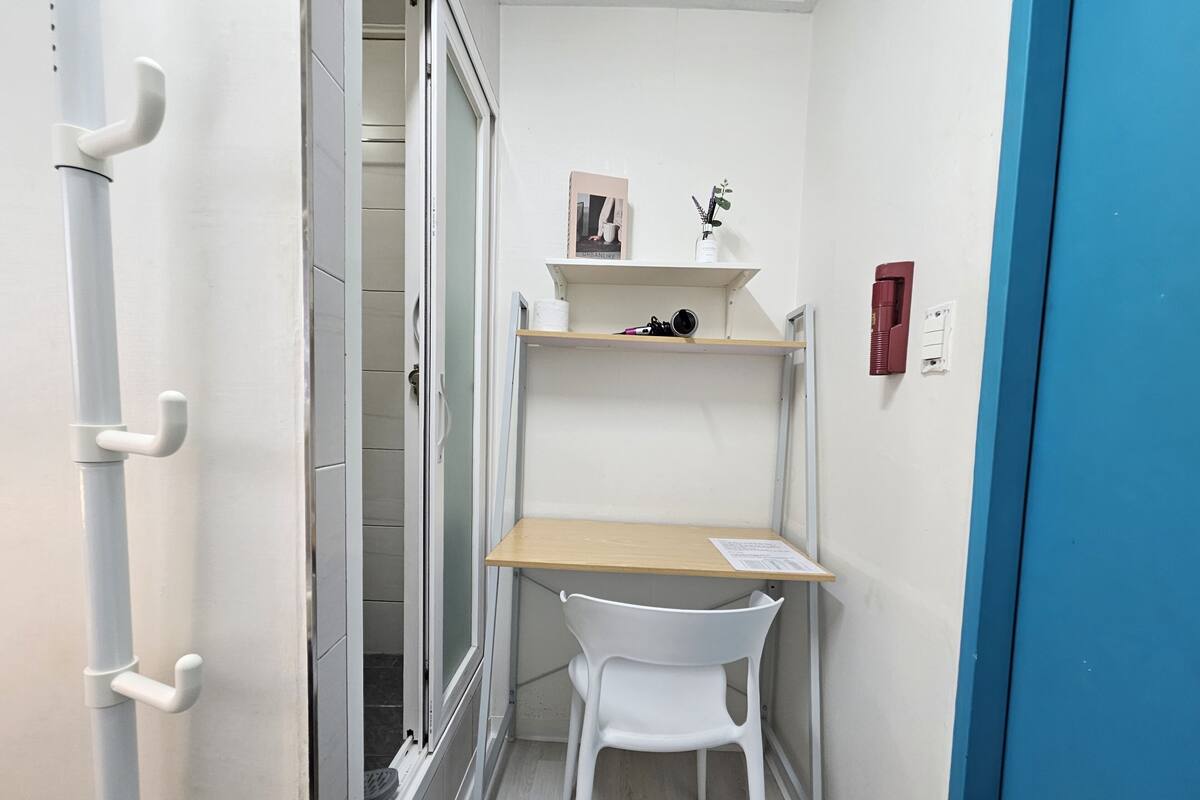Deluxe Room, Women only, Non Smoking,Private Bathroom(402)(Self check-In Hotel,Please contact HOTEL) | 免費 Wi-Fi、床單