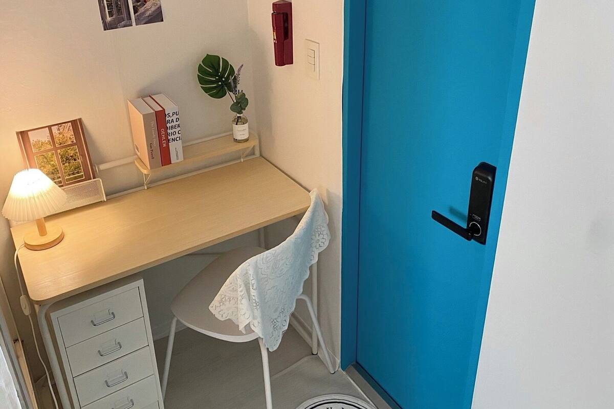 Deluxe Room, Women only, Non Smoking,Private Bathroom(301)(Self check-In Hotel,Please contact HOTEL) | 免費 Wi-Fi、床單