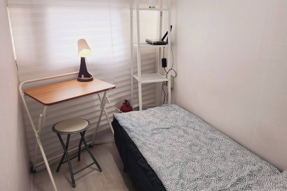 Deluxe Room, Women only, Non Smoking, Shared Bathroom(413)(Self check-In Hotel,Please contact HOTEL) | 免費 Wi-Fi、床單