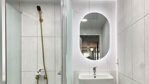 Hair dryer, slippers, towels, soap - Only for woman - Sadang House (Seoul)