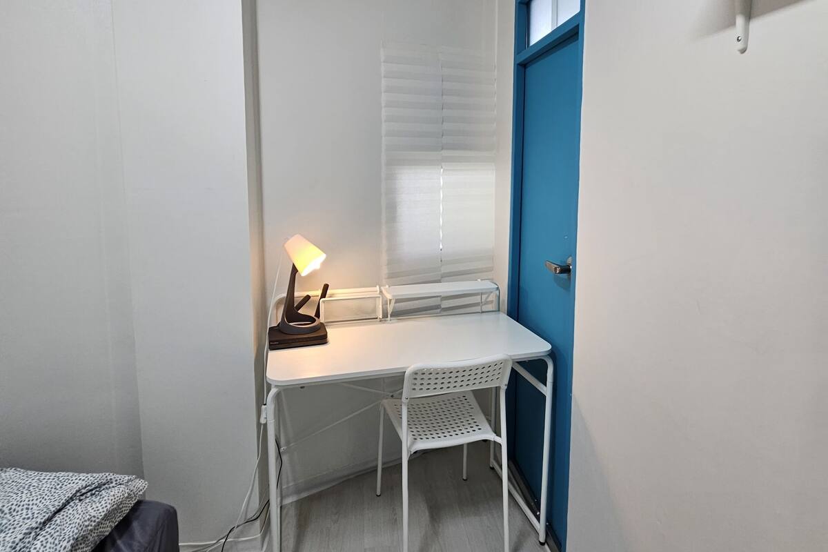 Deluxe Room, Women only, Non Smoking, Shared Bathroom(412)(Self check-In Hotel,Please contact HOTEL) | 免費 Wi-Fi、床單