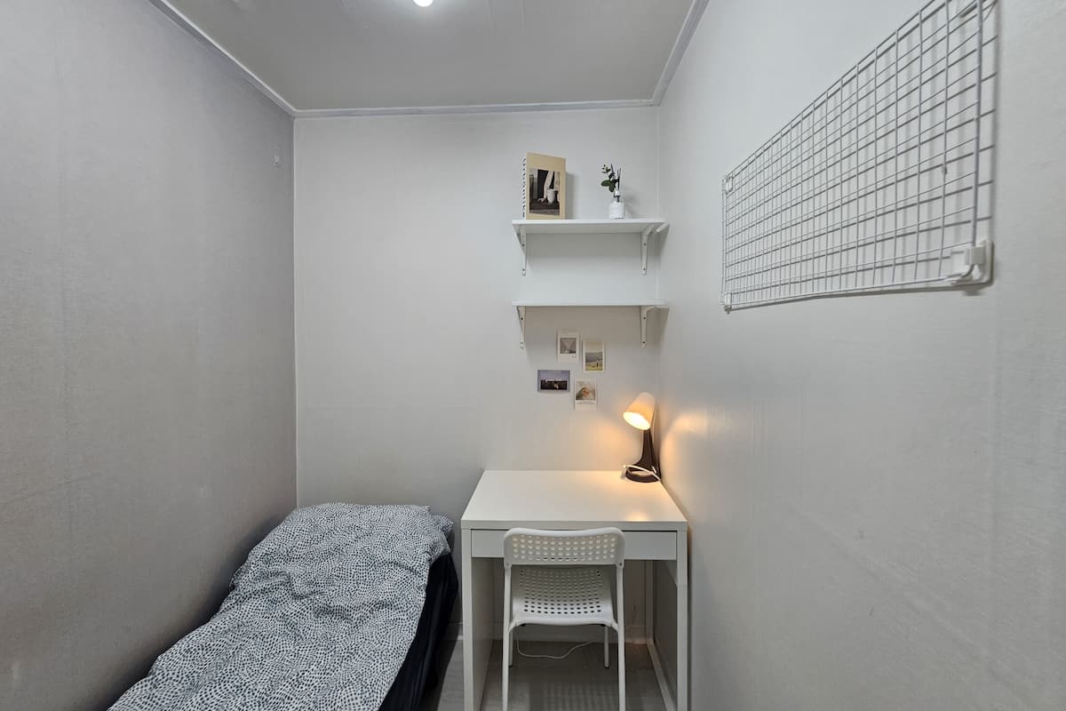 Deluxe Room, Women only, Non Smoking, Shared Bathroom(319)(Self check-In Hotel,Please contact HOTEL)