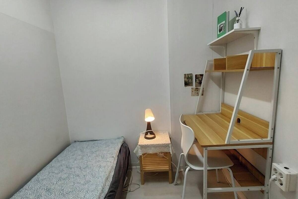 Deluxe Room, Women only, Non Smoking, Shared Bathroom(305)(Self check-In Hotel,Please contact HOTEL) | 免費 Wi-Fi、床單