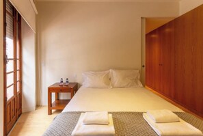 2 habitaciones, tabla de planchar con plancha, wifi y ropa de cama