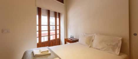 2 quartos, ferros/tábuas de passar roupa, Wi-Fi, roupa de cama
