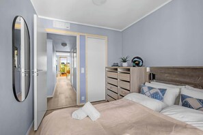 3 slaapkamers, een strijkplank/strijkijzer, wifi, beddengoed