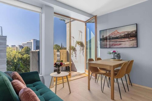 Free Parking l 1000m to City Center l Priv Balcony