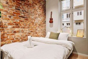 2 عدّة غرف نوم ومكتب ومكواة/لوح كي وواي فاي