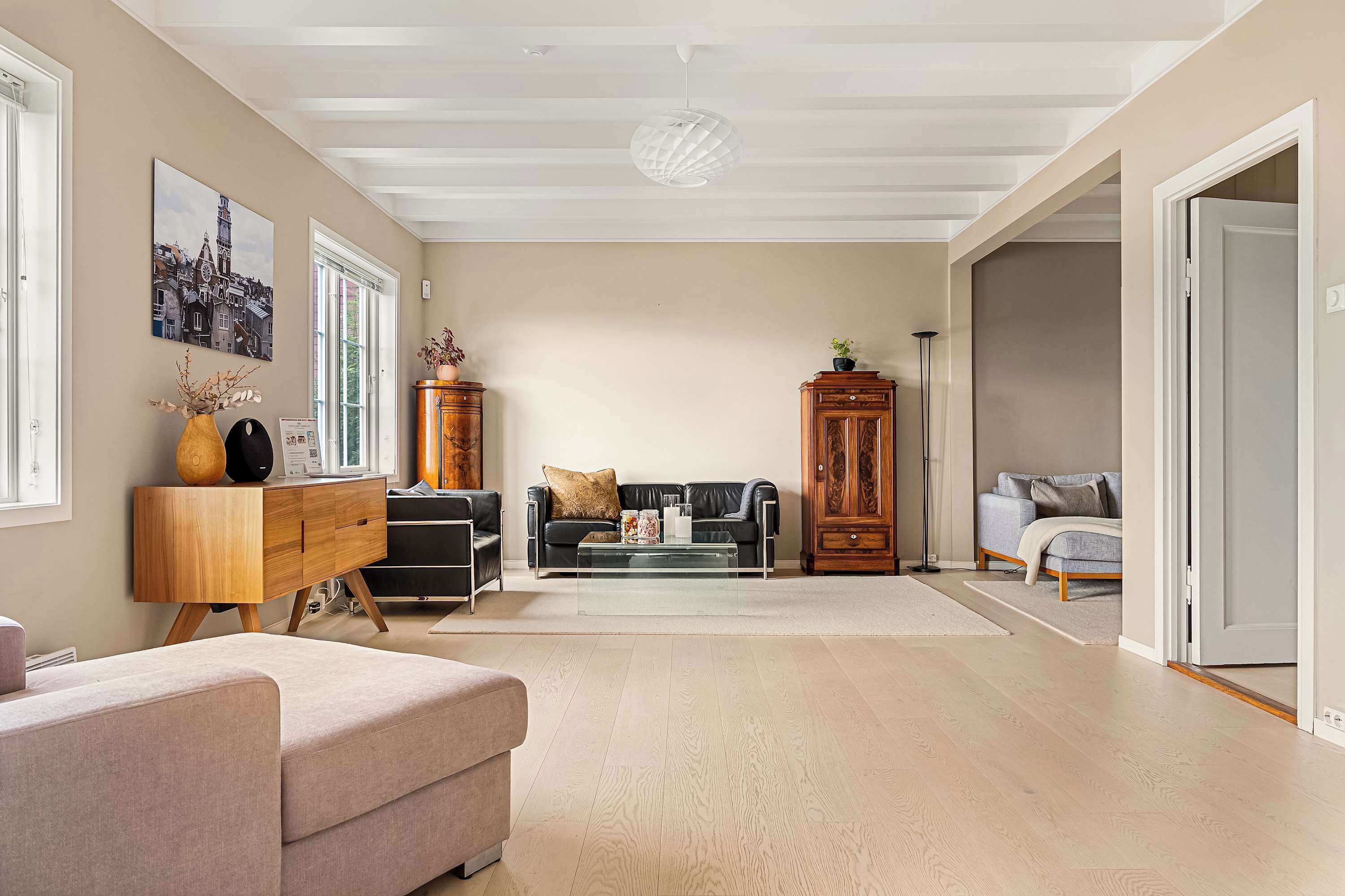 Fernseher, Bücher, Stereoanlage, Arbeitsbereiche