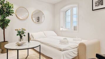 6 Schlafzimmer, Schreibtisch, Bügeleisen/Bügelbrett, WLAN