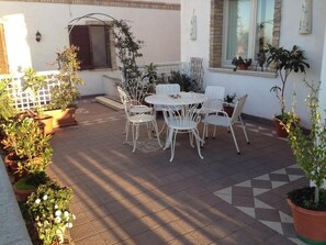 Outdoor dining - Via col Vento - bed and breakfast (Chieti)