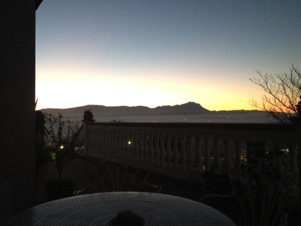 Outdoor dining - Via col Vento - bed and breakfast (Chieti)