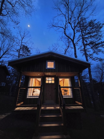 Exterior. Lazy T Cabins - Grand Teton