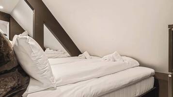 1 bedroom, iron/ironing board, travel crib, WiFi